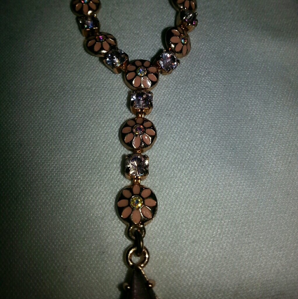Beautiful Antique Style Necklace and Earring Set